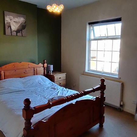 Victorian Semi Detached House Behind The High Street Villa Newton-le-Willows Exterior foto