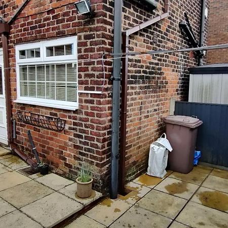 Victorian Semi Detached House Behind The High Street Villa Newton-le-Willows Exterior foto