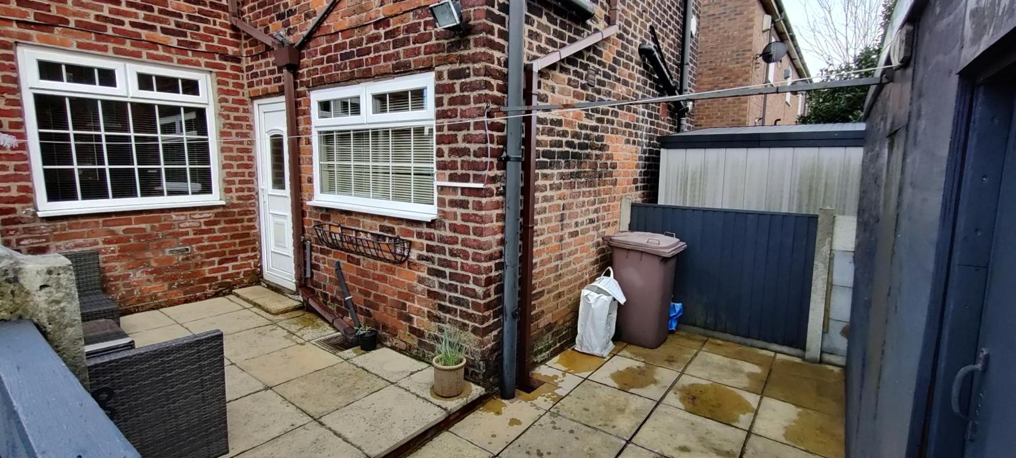 Victorian Semi Detached House Behind The High Street Villa Newton-le-Willows Exterior foto